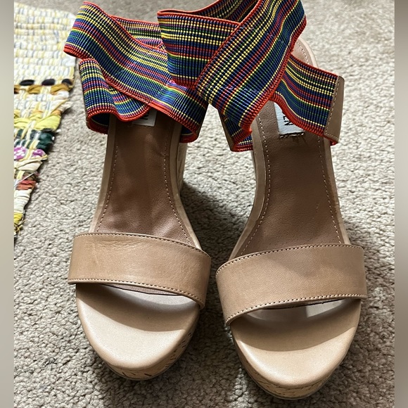 Nude Steve Madden wedge heels. 7 1/2 - Picture 3 of 5